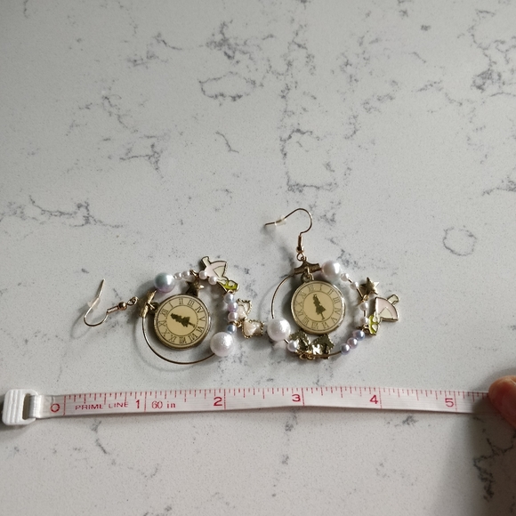 NWOT Alice in Wonderland dangle earrings - Picture 5 of 6